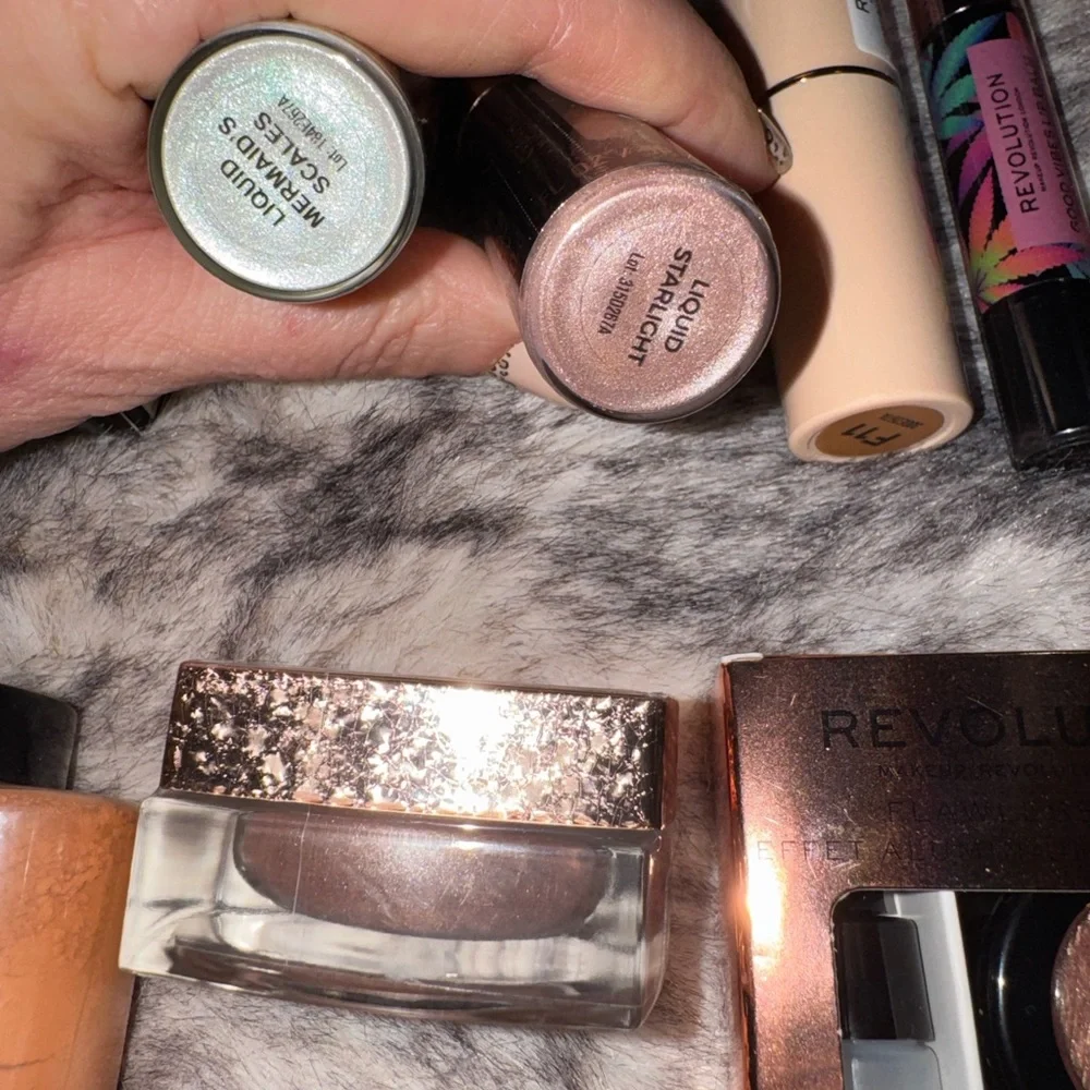Revolution Makeup Set - Picture 2 of 4